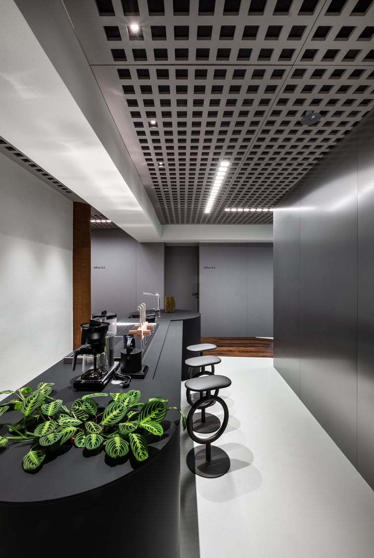 Kitchenette with walls and ceilings of decorative MDF meteor grey by Unilin Panels